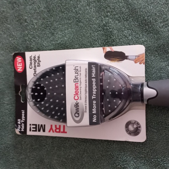 NEW QWIK-CLEAN BRUSH - Picture 2 of 3